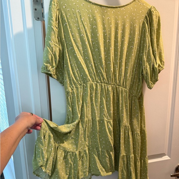 ARULA Light Green Floral Dress - Picture 3 of 3